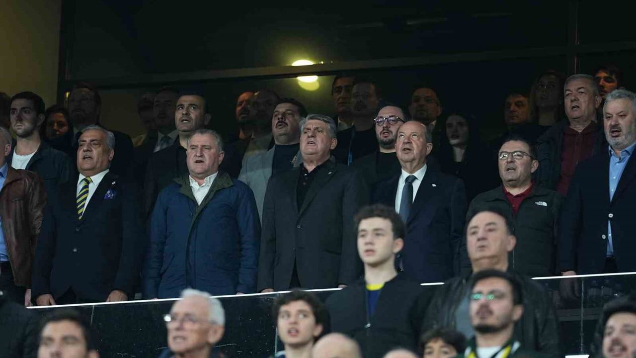 Bakan Osman Aşkın Bak, Fenerbahçe-Beşiktaş derbisini Şükrü Saracoğlu'nda izledi