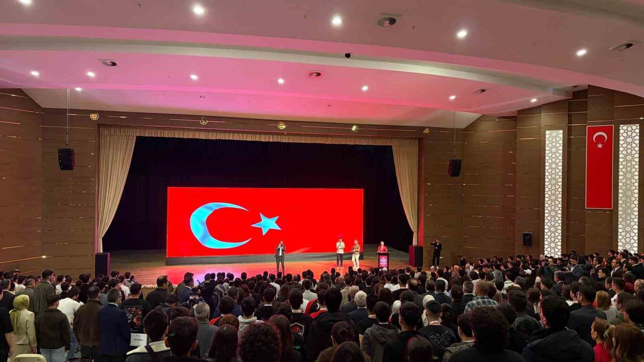 Bakan Tekin: Fatih Projesi muhalefetin eleştirdiği projelerden biriydi; 60 binden fazla okula internet sağlandı