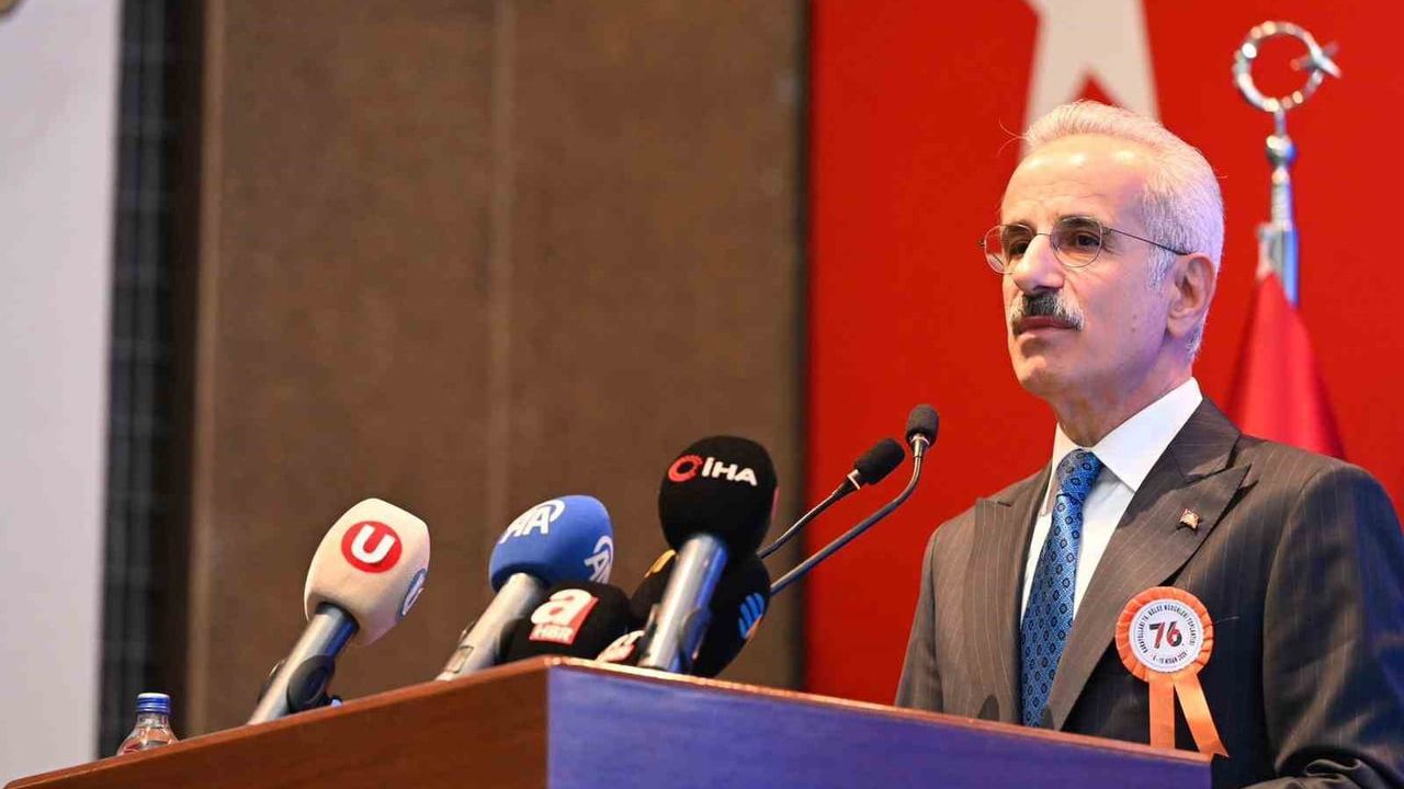 Bakan Uraloğlu: Bölünmüş yol ağımızı 6 bin 101 kilometreden 30 bin 51 kilometreye çıkardık