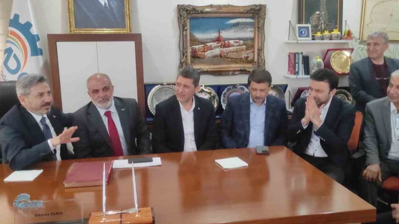 Bakan Yardımcısı Ahmet Aydın, Antalya Doğu ve Güneydoğu İş İnsanları Derneği'ni Ziyaret Etti