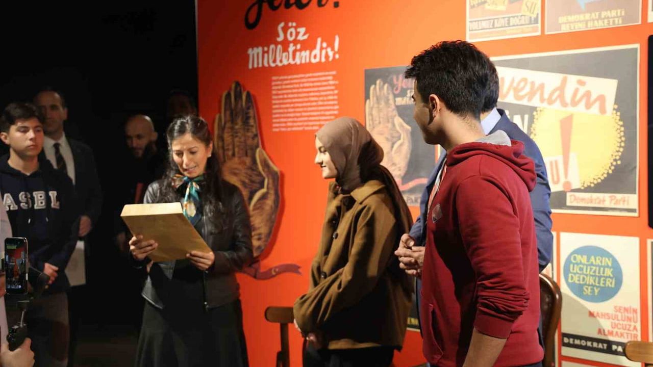 Bakan Yusuf Tekin'den öğretmen Fadime Derici'ye doğum günü sürprizi