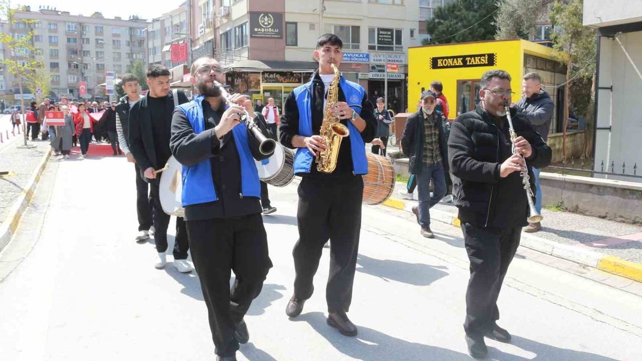 Balıkesir'de 8 Nisan Dünya Romanlar Günü yürüyüş ve etkinliklerle kutlandı
