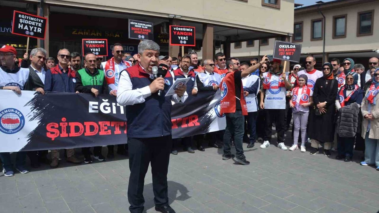 Balıkesir'de Eğitim-Bir-Sen Siverek Saldırısını Protesto Etti
