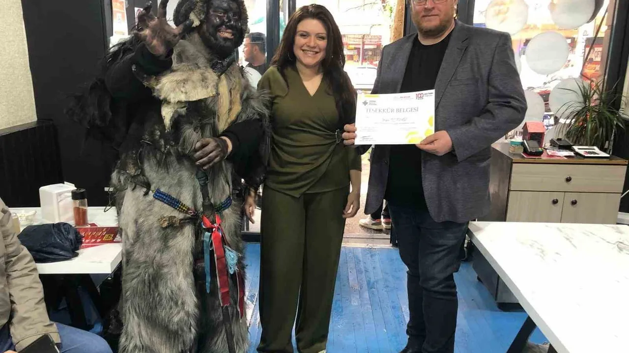 Balıkesir'de Şehir Kültür Akademisi Tülütabak Geleneğini Canlandırdı