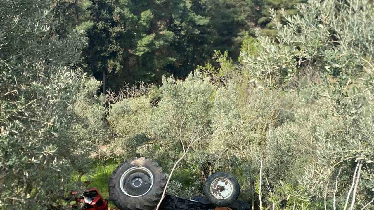 Balıkesir'de traktör şarampole uçtu: Bigadiç'te 2 kişi yaralandı