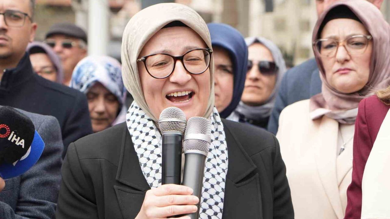 Balıkesir'de Zağnospaşa Camii'nde Filistin'e Destek Gösterisi; AK Parti'li Belgin Uygur İsrail'i Eleştirdi