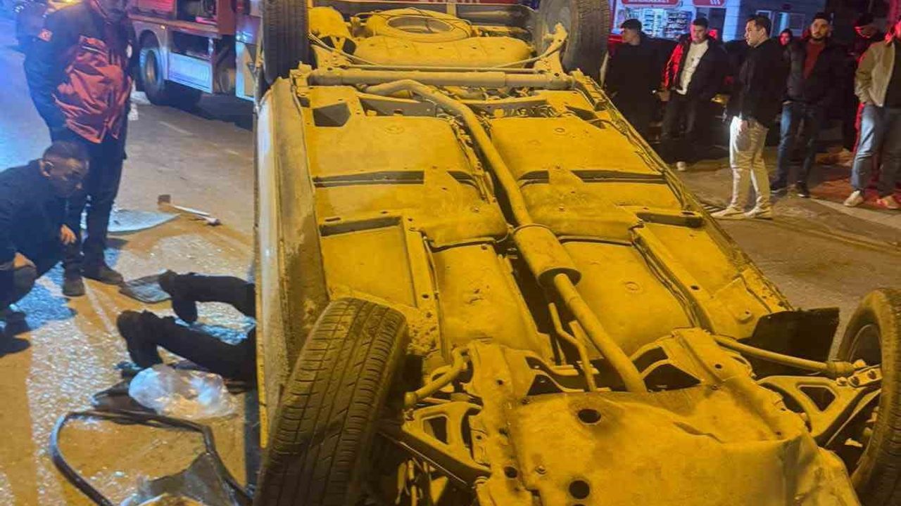 Balıkesir Sındırgı'da Takla Atan Otomobilde 2 Kişi Yaralandı