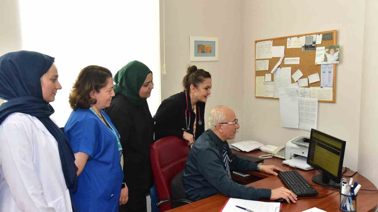 Balıkesir Üniversitesi'nin EndoC platformu, pediatrik endokrinolojide pratik hesaplama aracı