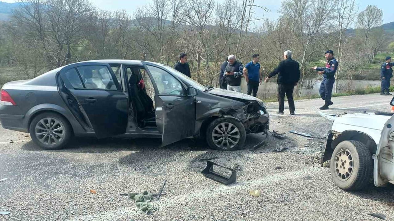 Balya'da çift taraflı trafik kazası: 7 kişi yaralandı