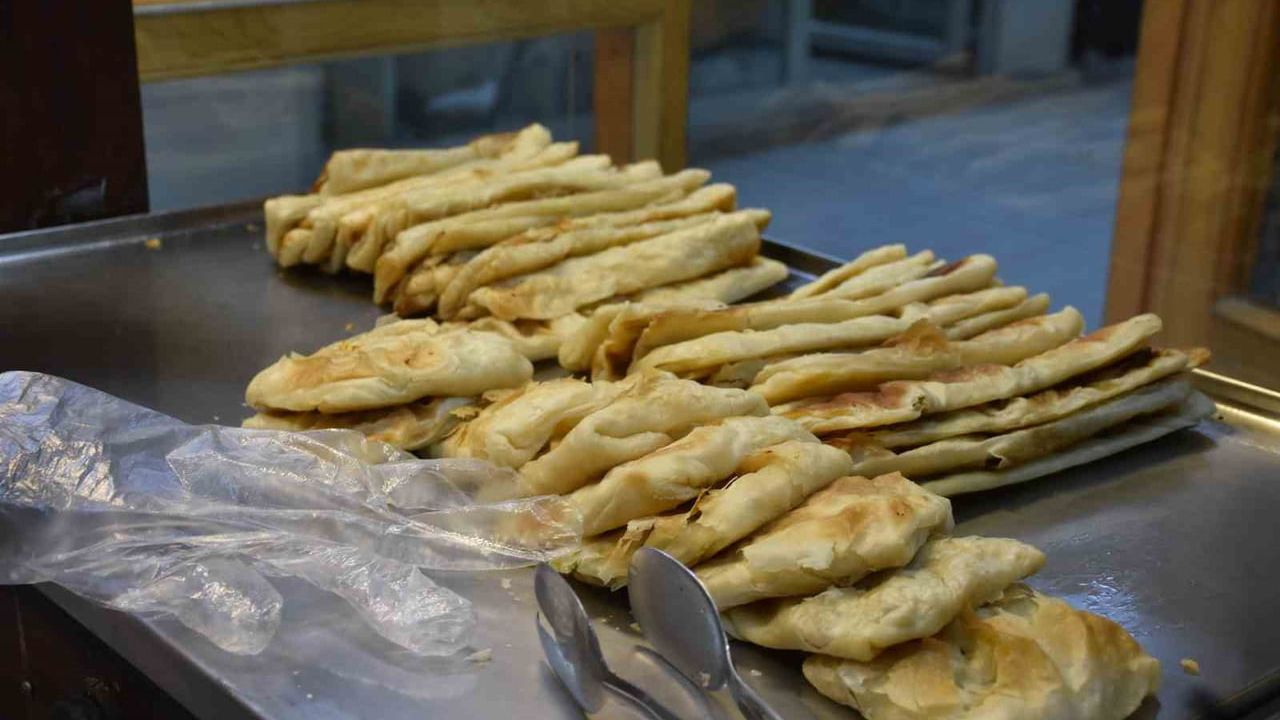 Baniçka: Hendek'te yarım asırlık katkısız Balkan böreği