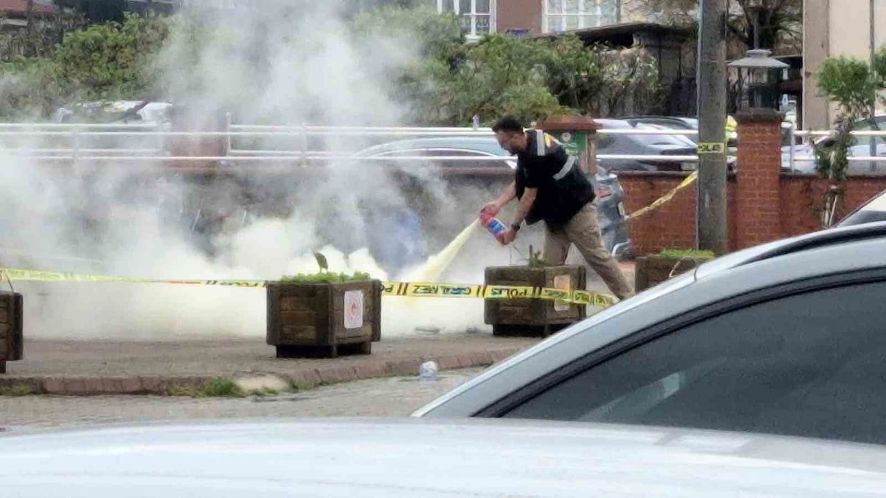Bartın Çevre ve Şehircilik Müdürlüğü Önünde Bomba İhbarı: Şahıs Gözaltına Alındı, Çanta Fünye ile Patlatıldı