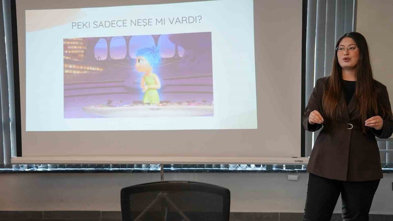 Başiskele'de 'Film Temelli Psiko-Eğitim Atölyesi' ile çocuklar duygularını keşfediyor