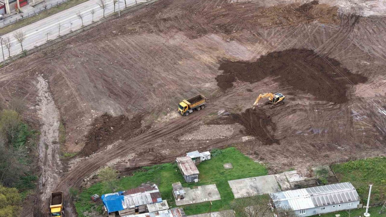 Başiskele'ye 15 Bin Güllü Gül Bahçesi ve Gençlik Yatırımları Yerinde Denetlendi