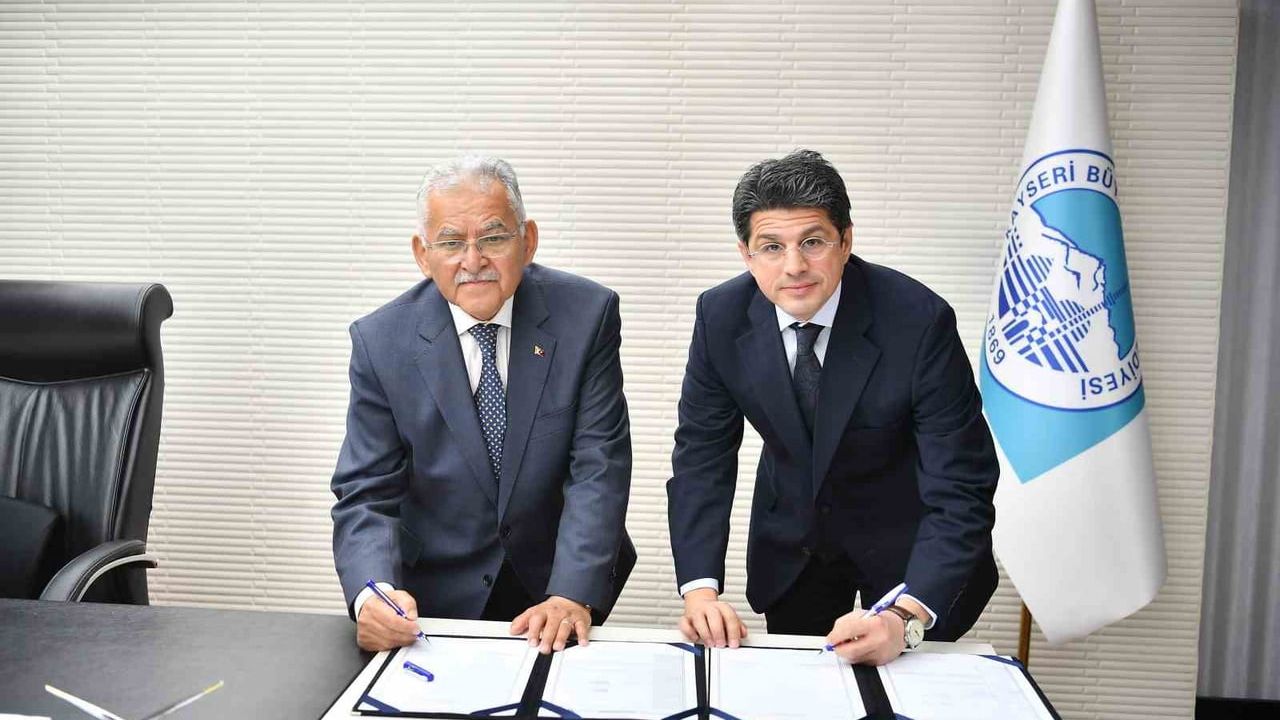 Başkan Büyükkılıç, Erciyes'e Türkiye’nin En Uzun Dağ Kızağı Tesisi İçin Protokole İmza Attı