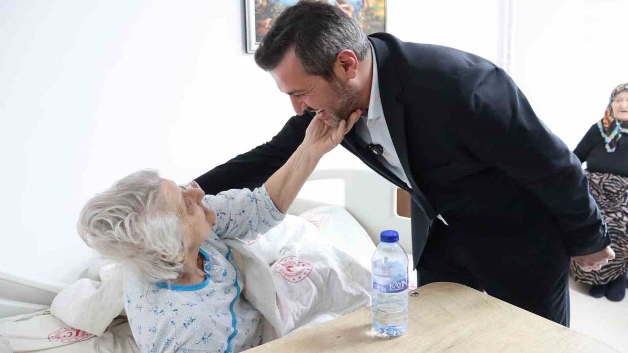 Başkan Çetinkaya'dan Yücel Huzurevi'ne vefa ziyareti