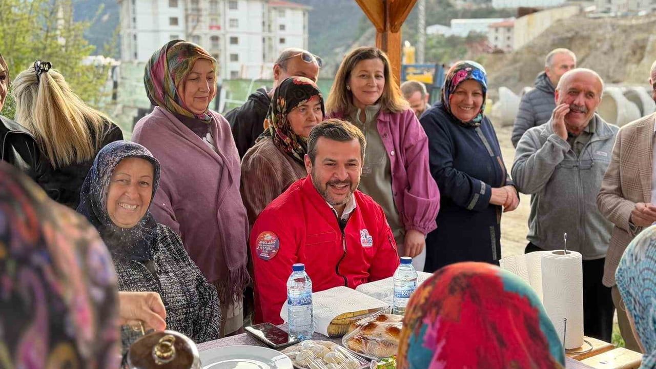 Başkan Çetinkaya, Soğuksu Mahallesi'ne söz verdiği çardağı kısa sürede tamamladı