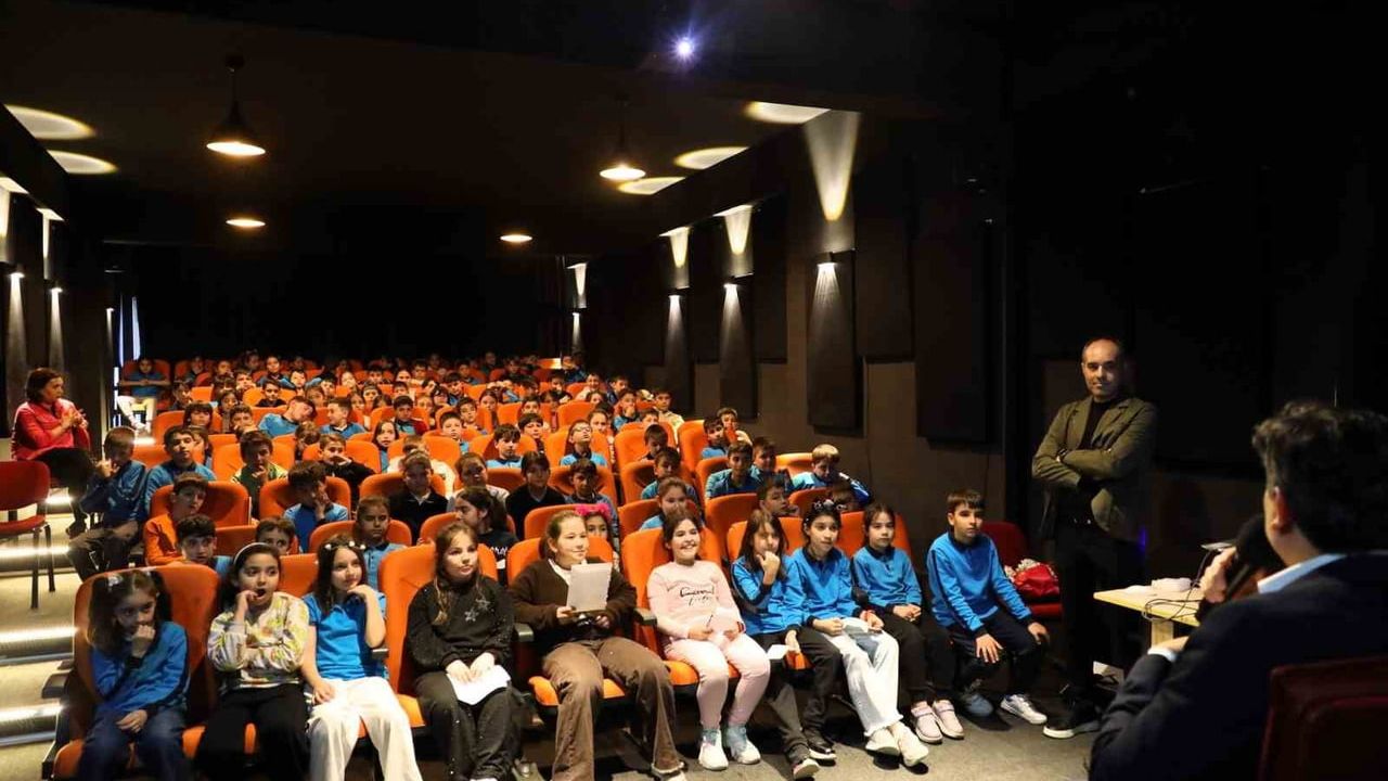 Başkan Durgut, 'Yerel Yönetimler' Dersi Kapsamında Salih ve Ömer Musaoğlu İlkokulu Öğrencileriyle Buluştu