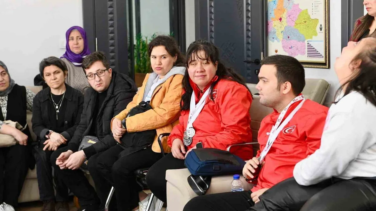 Başkan Hakan Şehirli, 2 Nisan'da özel bireyleri makamında ağırladı