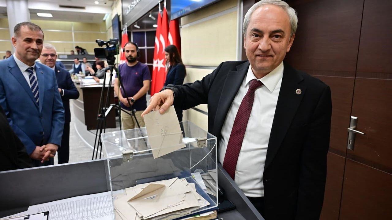 Başkan Kocagöz: "Bütün borçları kapattık" — Kepez’te bütçe, yatırımlar ve 19 Nisan yağlı güreşi müjdesi