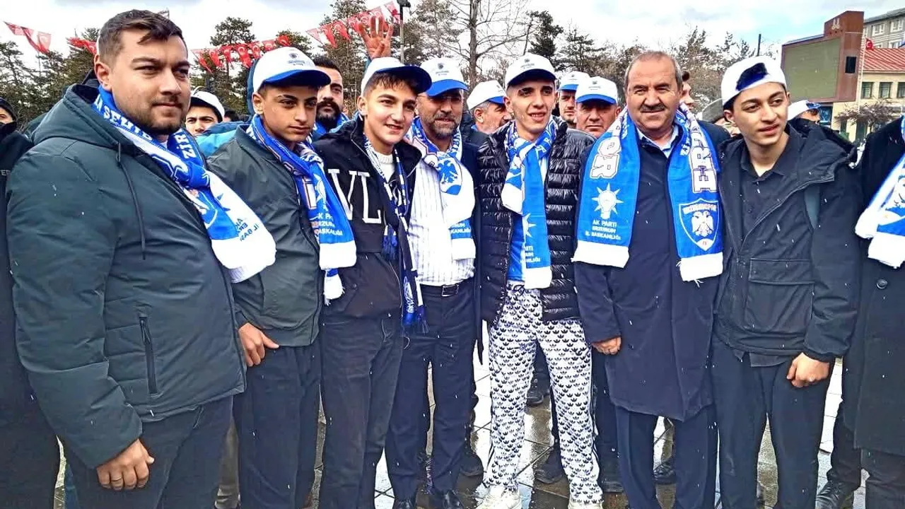 Başkan Küçükoğlu: 'Süper Lig yolunda kenetlendik' — Erzurumspor'a bayrak, şapka ve bilet desteği