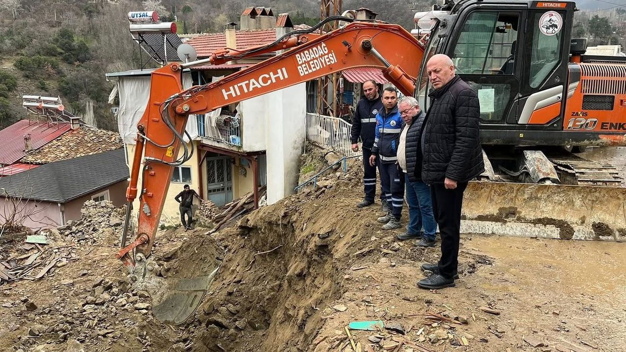 Başkan Kumral: Babadağ Gündoğdu'da Yol Genişletme Çalışmalarına Hayırsever Destek