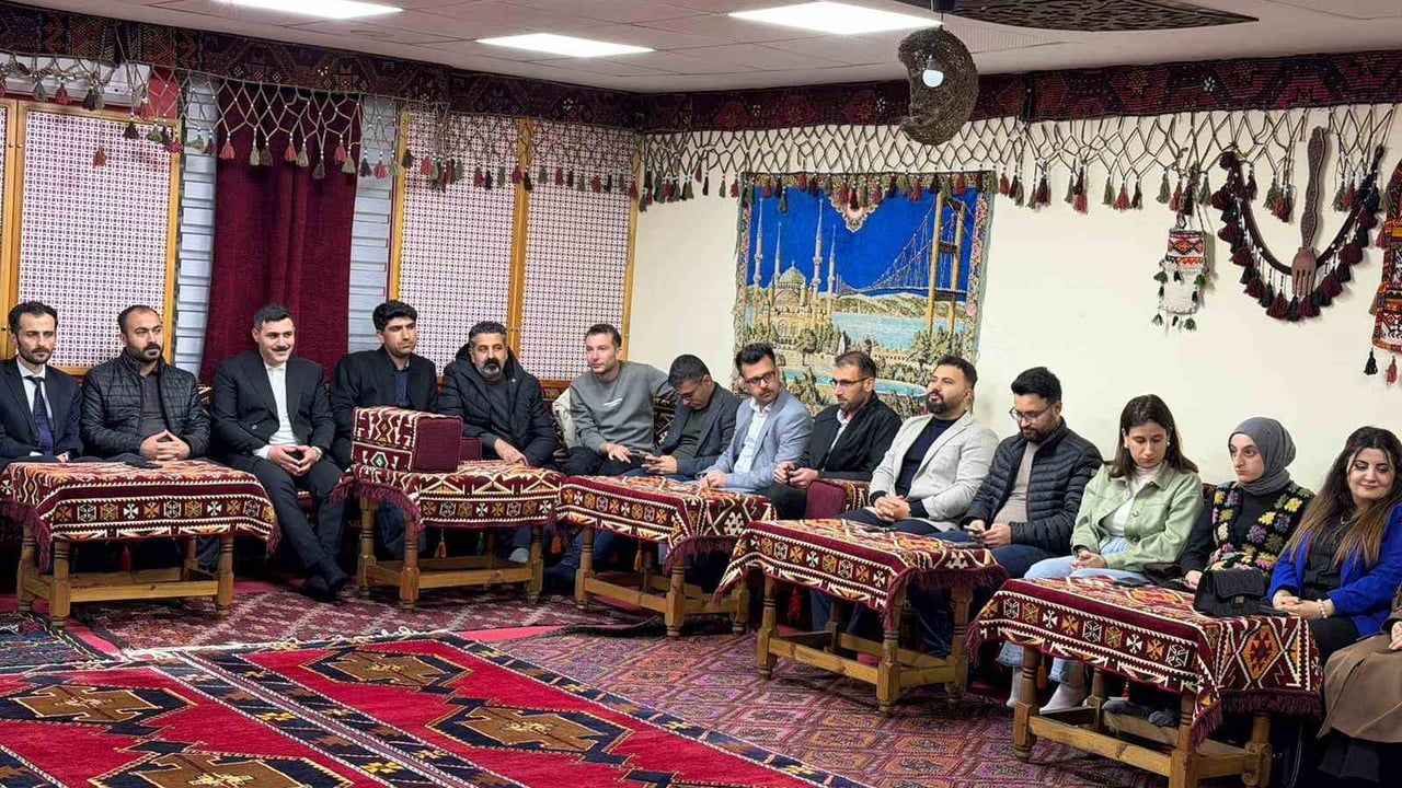 Başkan Mehmet Can Hallaç, Avukatlar Günü’nde Kâhta’daki Avukatlarla Buluştu