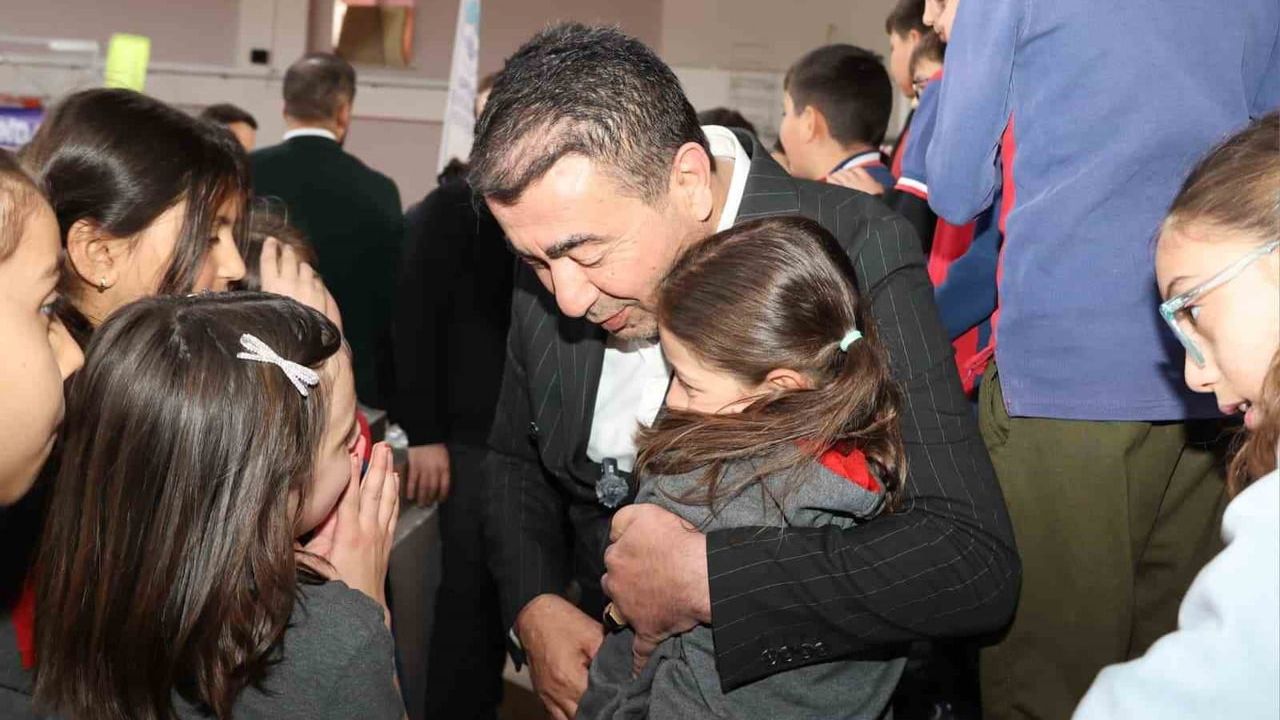 Başkan Metin, Bünyan'da düzenlenen spor etkinliğinde öğrencilerle buluştu