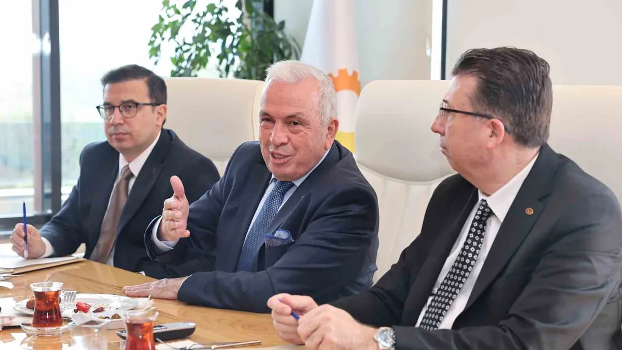 Başkan Şadi Özdemir, OSB yöneticileriyle Hasanağa'da ortak akıl toplantısında buluştu