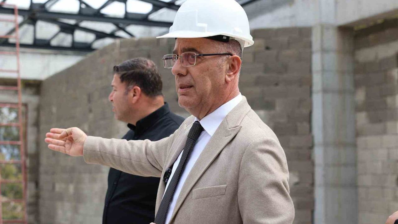 Başkan Yapar, Akasya Mahallesi'ndeki Çok Amaçlı Salon ve Pazar Yeri İnşaatını İnceledi