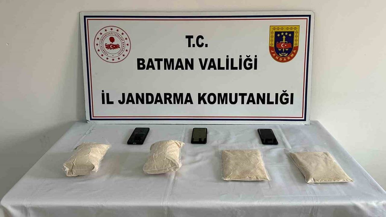 Batman'da Diktepe Yol Kontrolünde 3 Kilo Sentetik Kannabinoit Ele Geçirildi