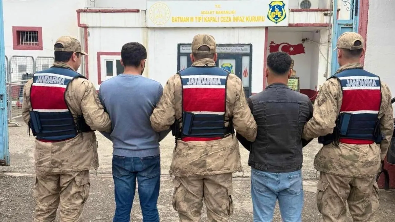 Batman'da jandarma operasyonlarında haklarında kesinleşmiş hapis cezası bulunan 50 kişi yakalandı