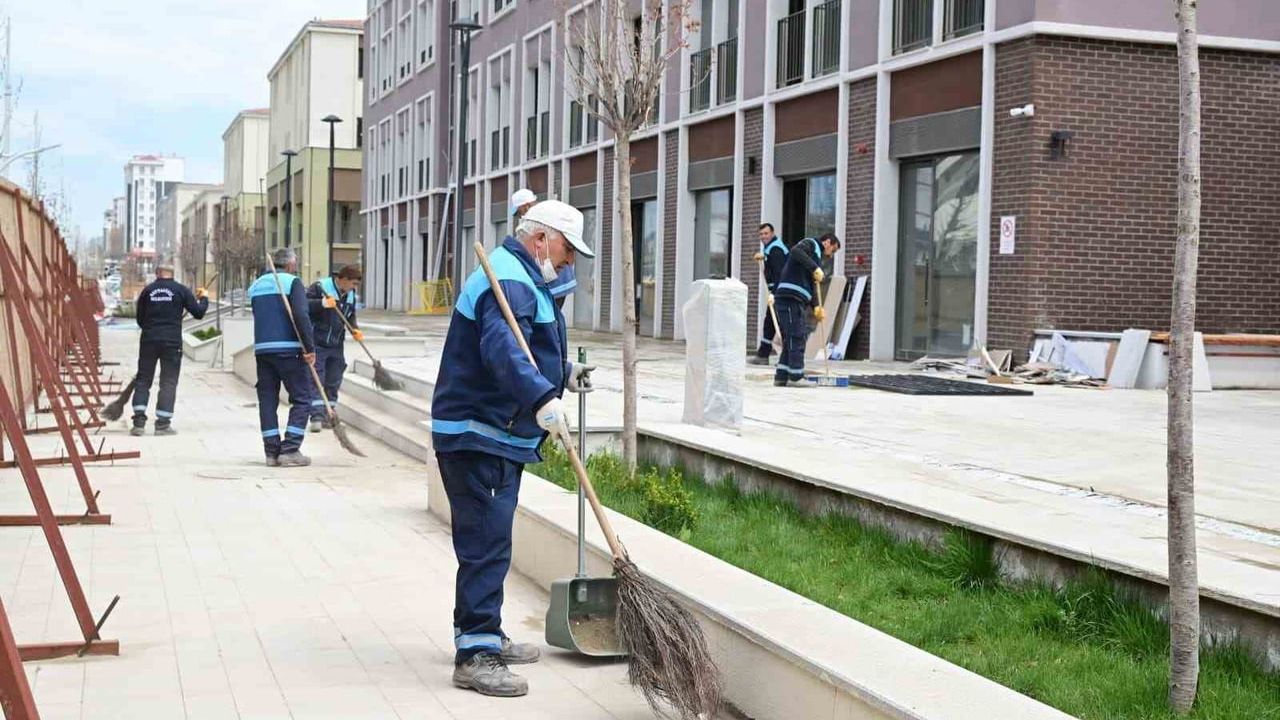 Battalgazi Belediyesi Akpınar Çarşısı'nda Temizlik ve Onarım Çalışmalarını Sürdürüyor
