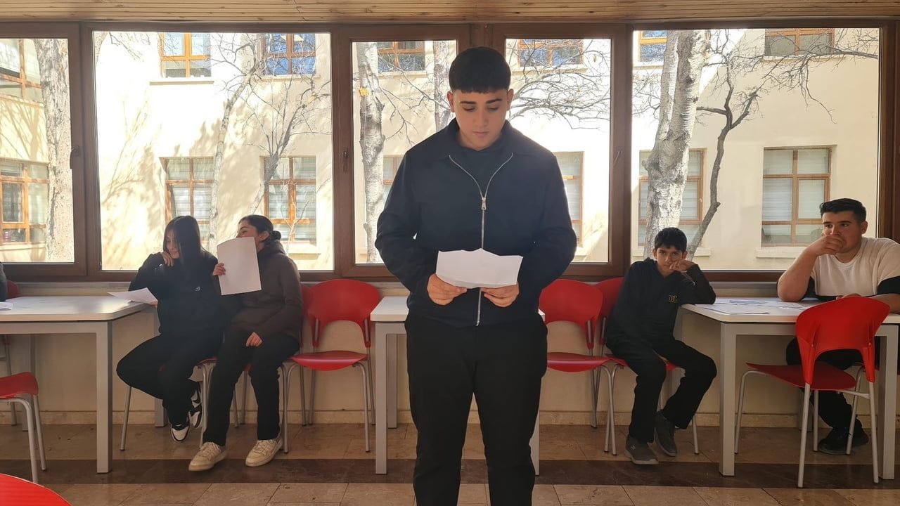 Bayburt Lisesi'nde 'Okulun Kalbi Kütüphaneler' Kapsamında Hatiplik Yarışması