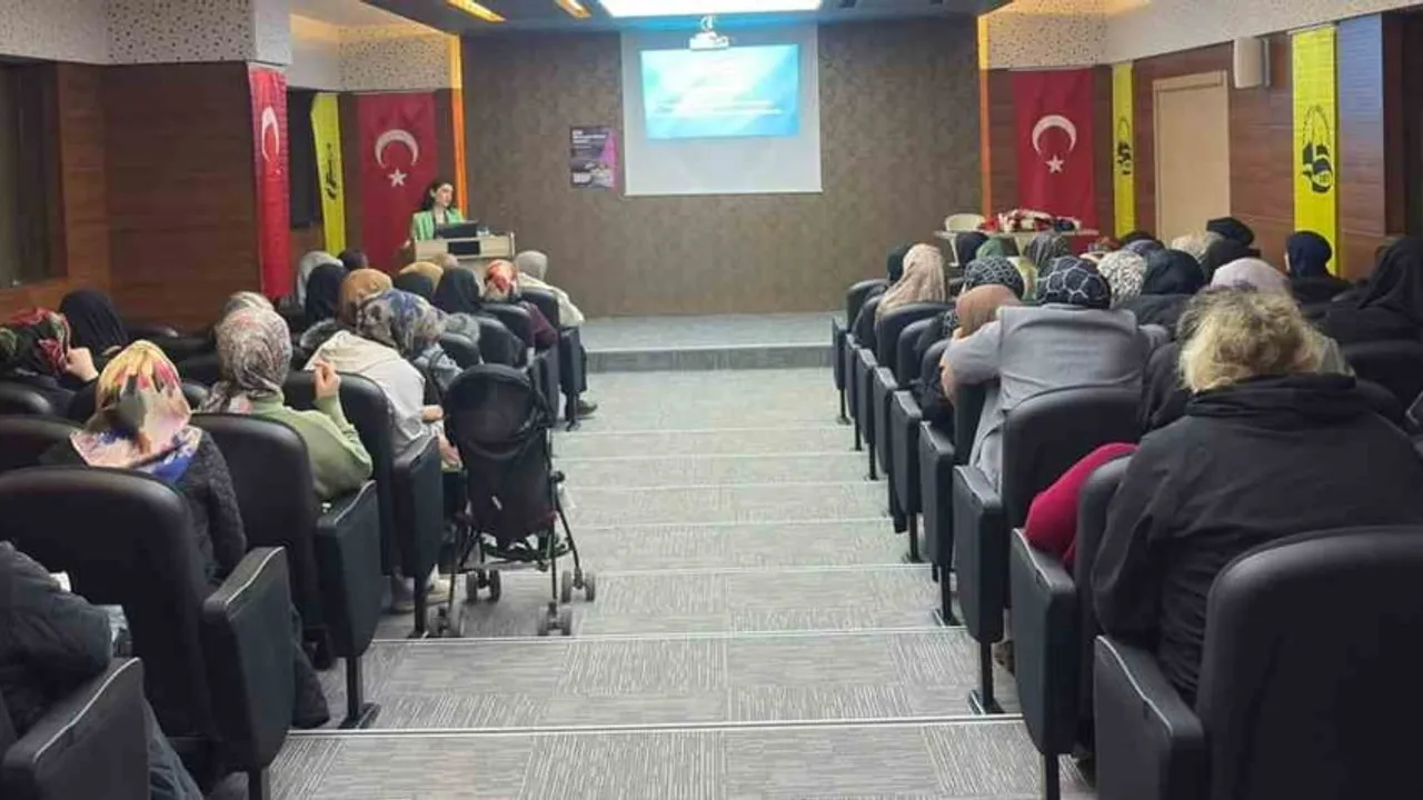 Bayburt’ta 52 kadına 'Sağlıklı Menopoz Okulu Eğitimi' verildi