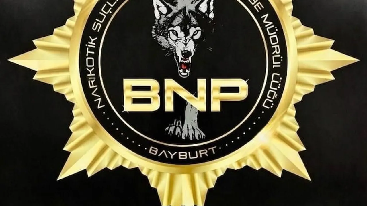 Bayburt’ta eğlence mekânında satışa hazır uyuşturucu ve ruhsatsız silah ele geçirildi