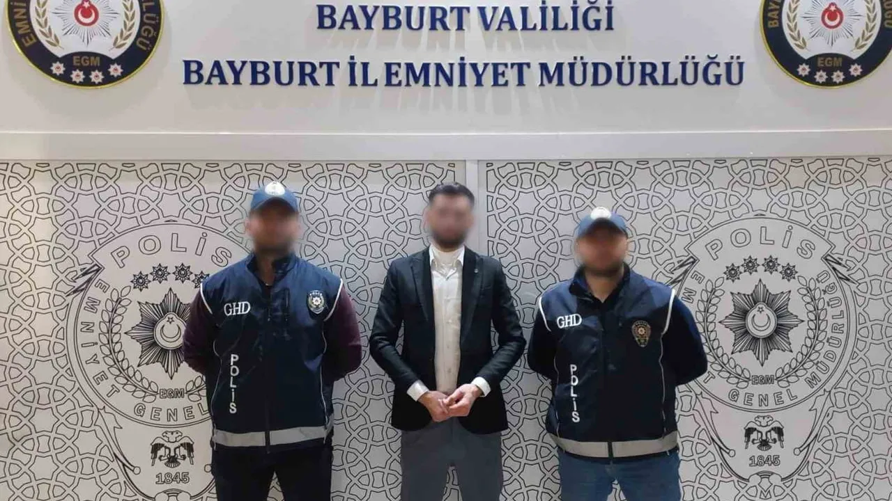 Bayburt’ta göçmen kaçakçılığı operasyonu: 1 şüpheli tutuklandı, 1 düzensiz göçmen yakalandı