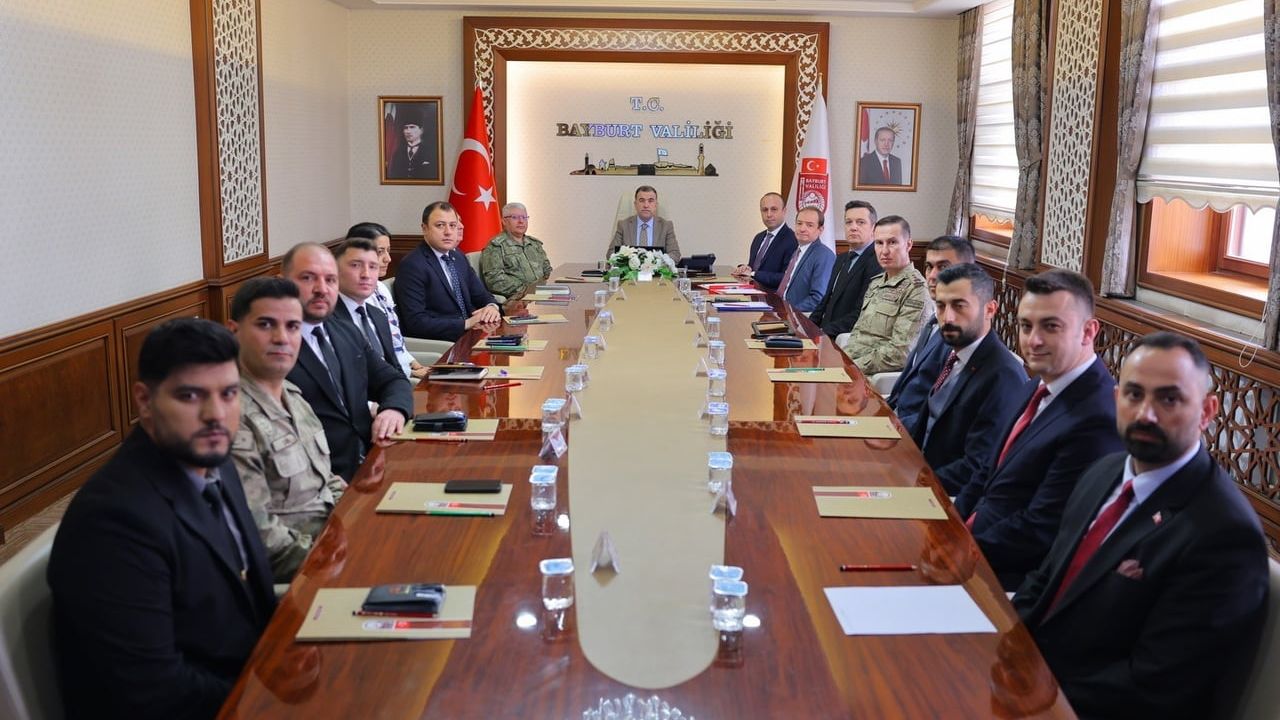 Bayburt’ta güvenlik ve asayiş tedbirleri Vali Mustafa Eldivan başkanlığında değerlendirildi