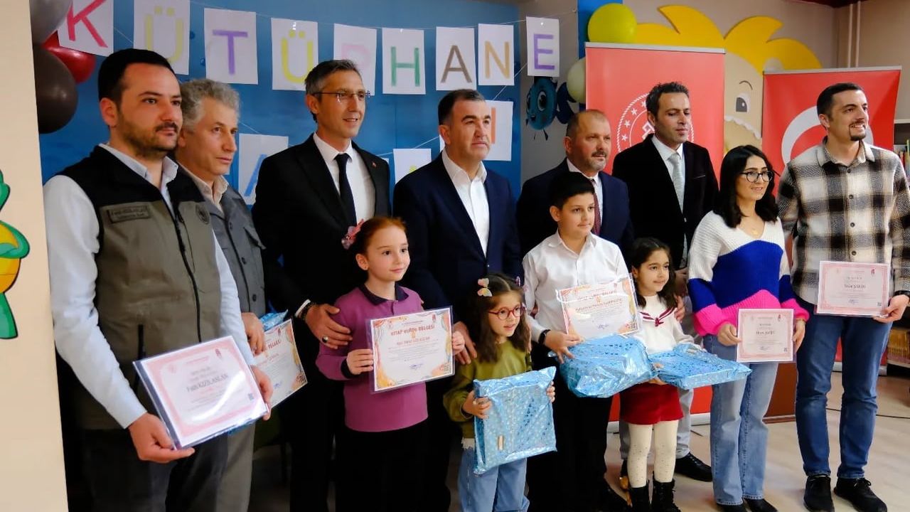 Bayburt'ta Kütüphane Haftası etkinliği: 'Yılın Okuru' ve 'Kitap Kurdu' belgeleri verildi