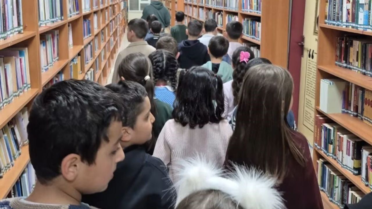 Bayburt'ta öğrenciler Kütüphaneler Haftası'nda İl Halk Kütüphanesi'nde kitapla buluştu