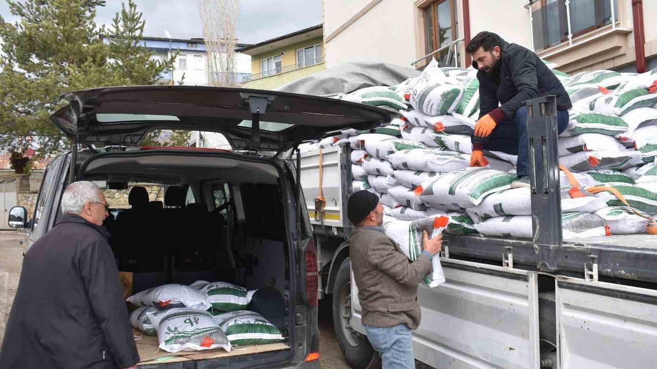 Bayburt'ta TAKE Projesi kapsamında yüzde 75 hibeli nohut tohumu dağıtıldı