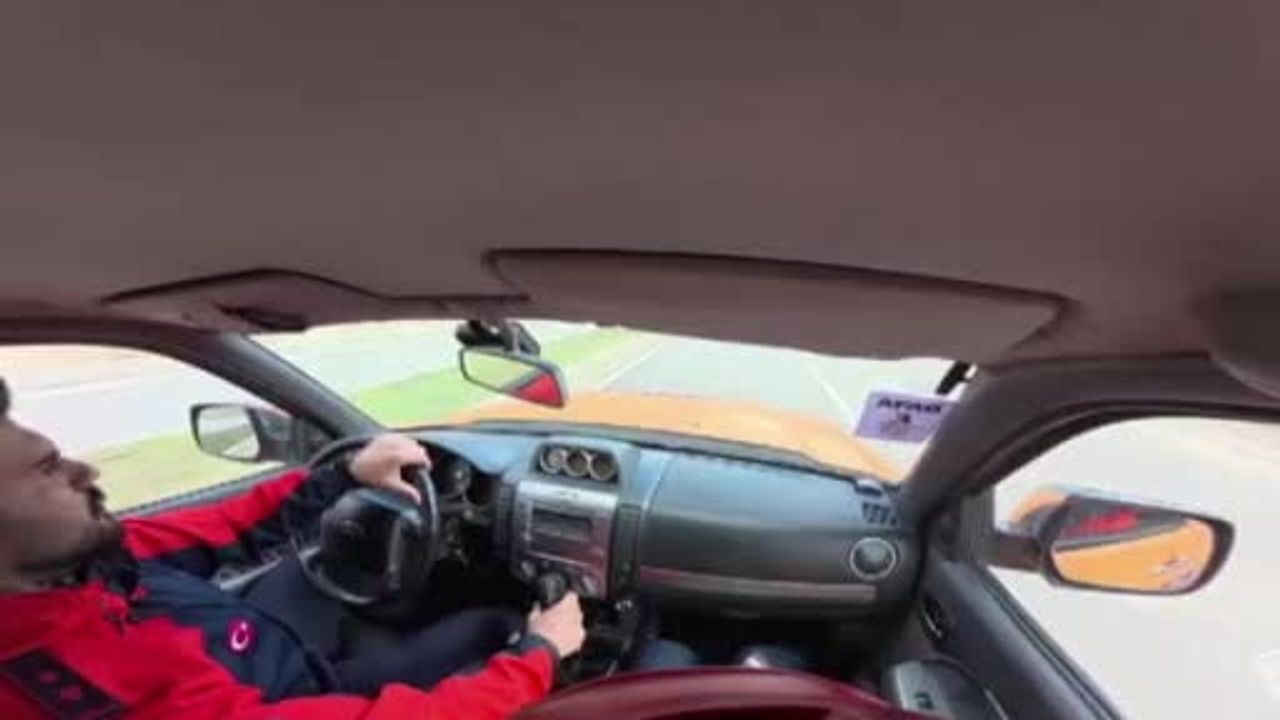 Bayburt’ta tırın otomobile arkadan çarpması sonucu 3 kişi yaralandı