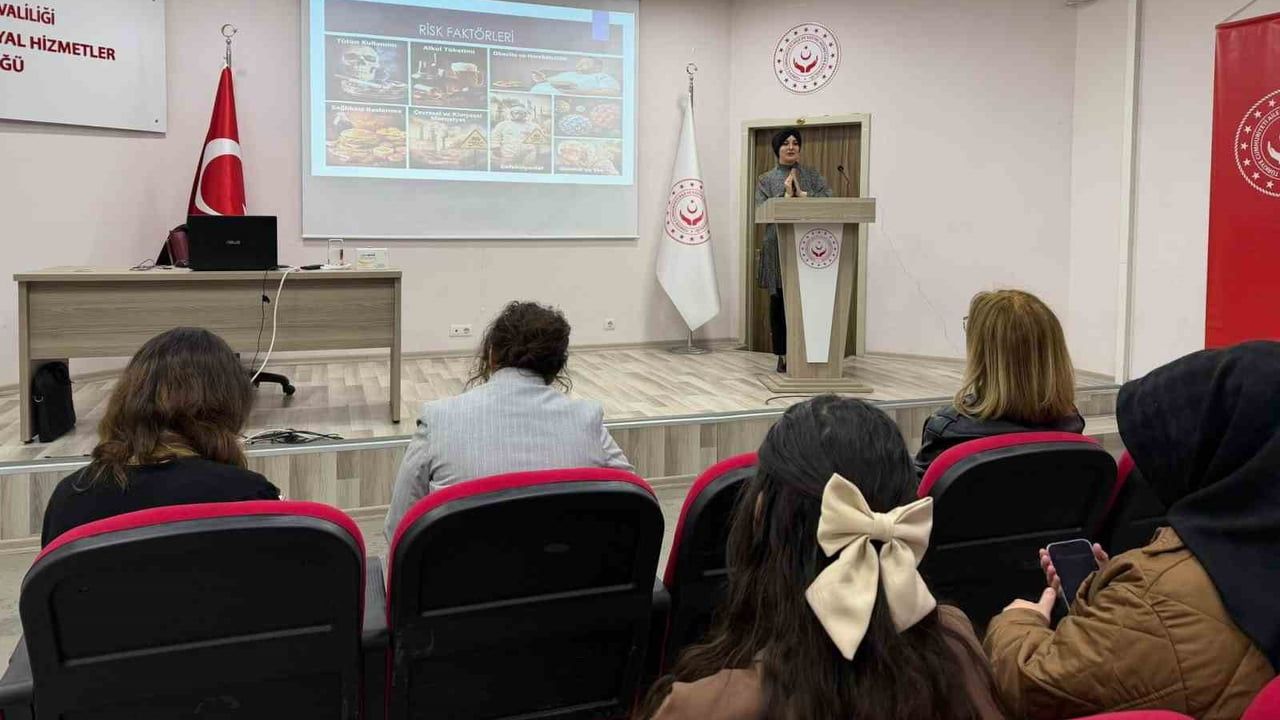 Bayburt'ta Ulusal Kanser Haftası eğitimi: Vatandaşlara kanser tarama programları anlatıldı