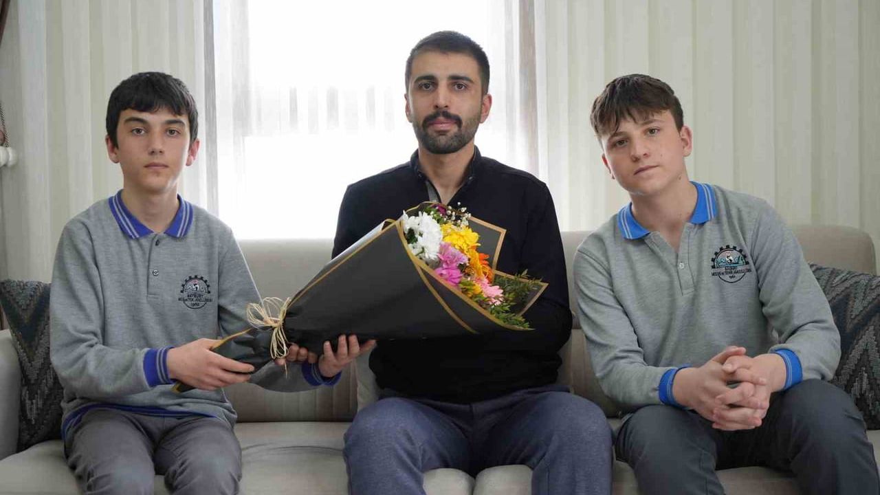 Bayburtlu Komiser Akşemsettin Temel'e Polis Haftası'nda öğrencilerden ziyaret