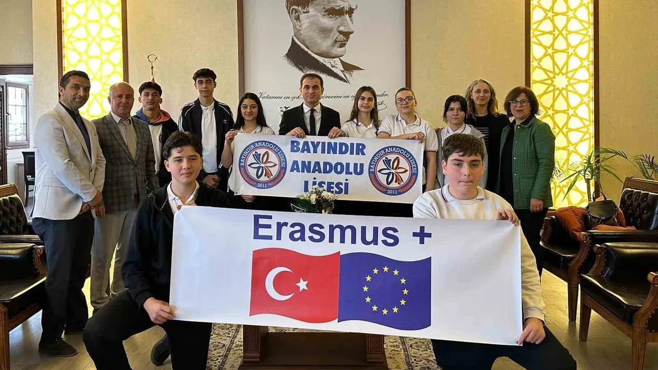 Bayındır Anadolu Lisesi öğrencilerinden Erasmus öncesi Kaymakam ve İlçe Milli Eğitim Müdürü ziyareti
