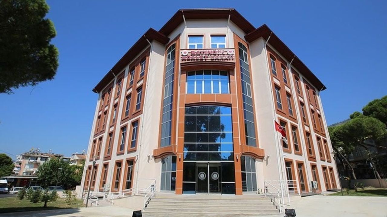 Bayındır’da 31 Mart’taki oto ve motosiklet hırsızlıklarını aydınlatan şüpheli adliyeye sevk edildi