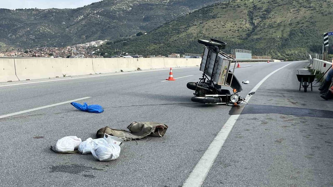 Bayındır'da otomobil ile sepetli motosiklet çarpıştı: Sürücü yaralandı