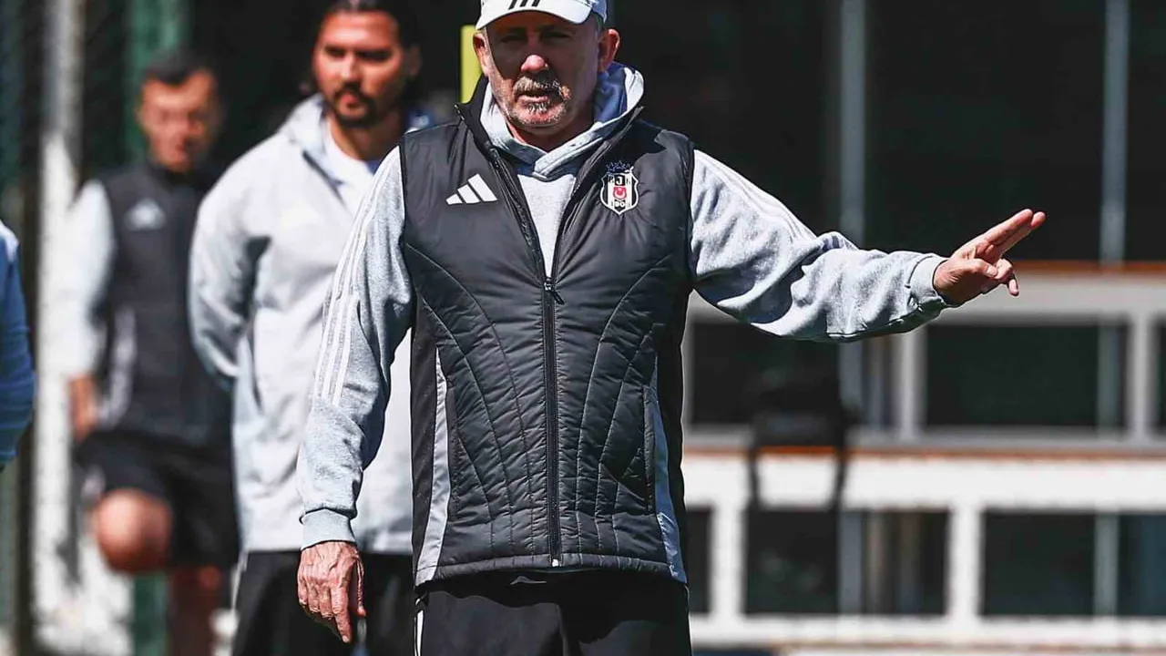 Beşiktaş, Antalyaspor maçı hazırlıklarına BJK Nevzat Demir Tesisleri'nde başladı