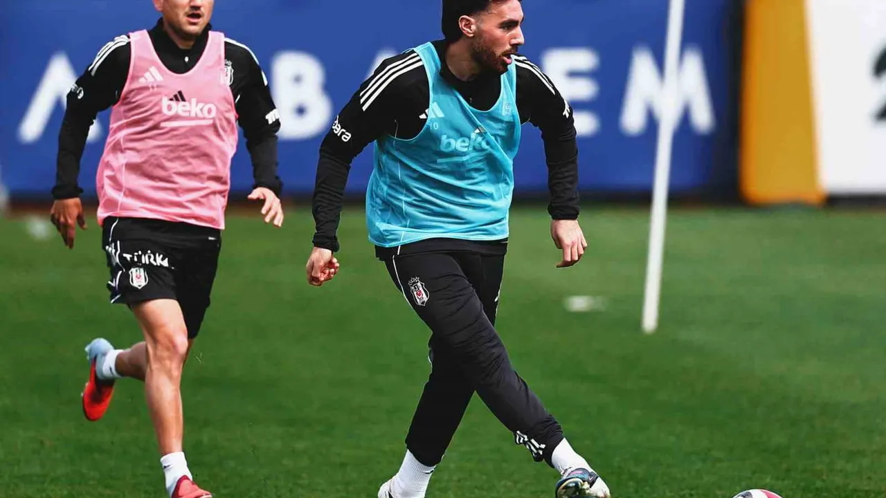 Beşiktaş, Antalyaspor maçı hazırlıklarını BJK Nevzat Demir Tesisleri'nde sürdürdü