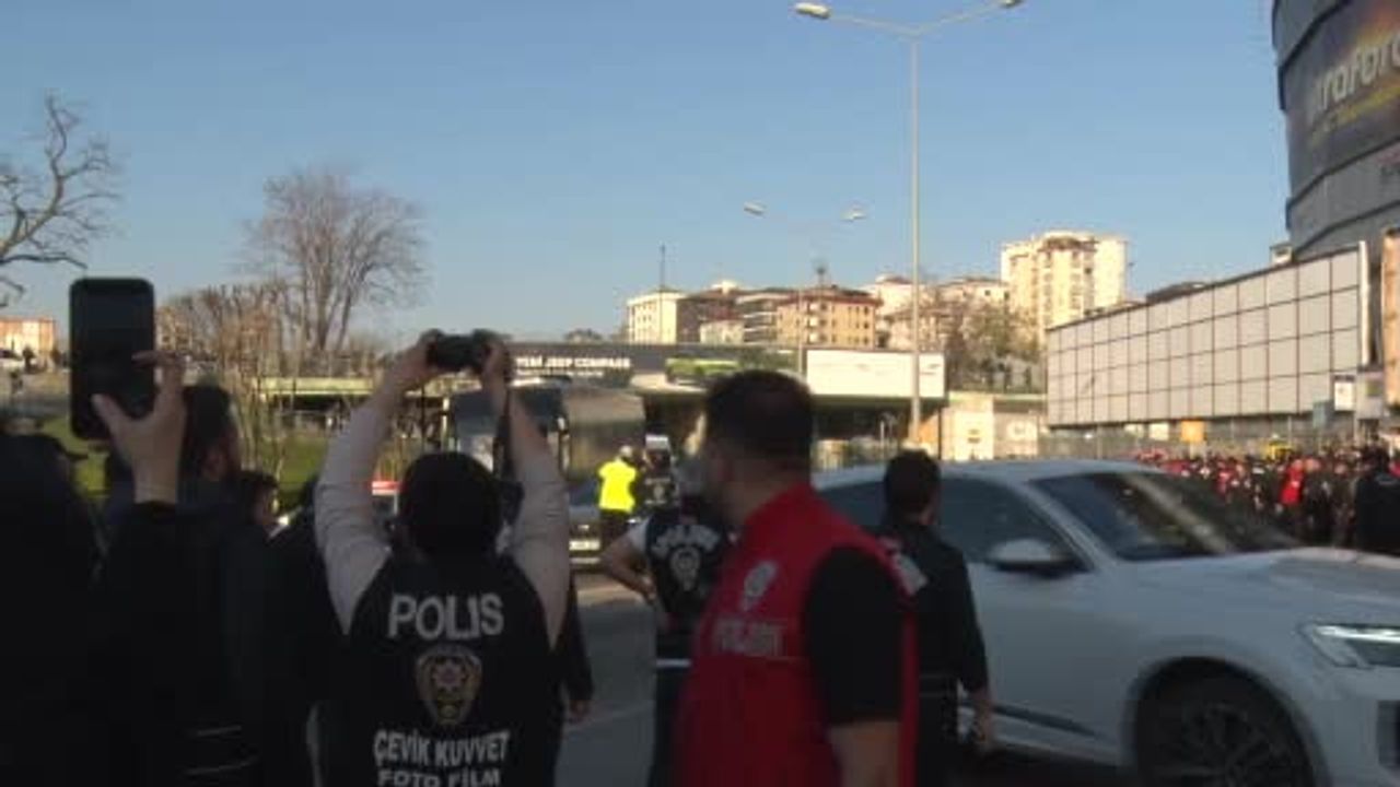 Beşiktaş, Fenerbahçe derbisi için stadyuma ulaştı