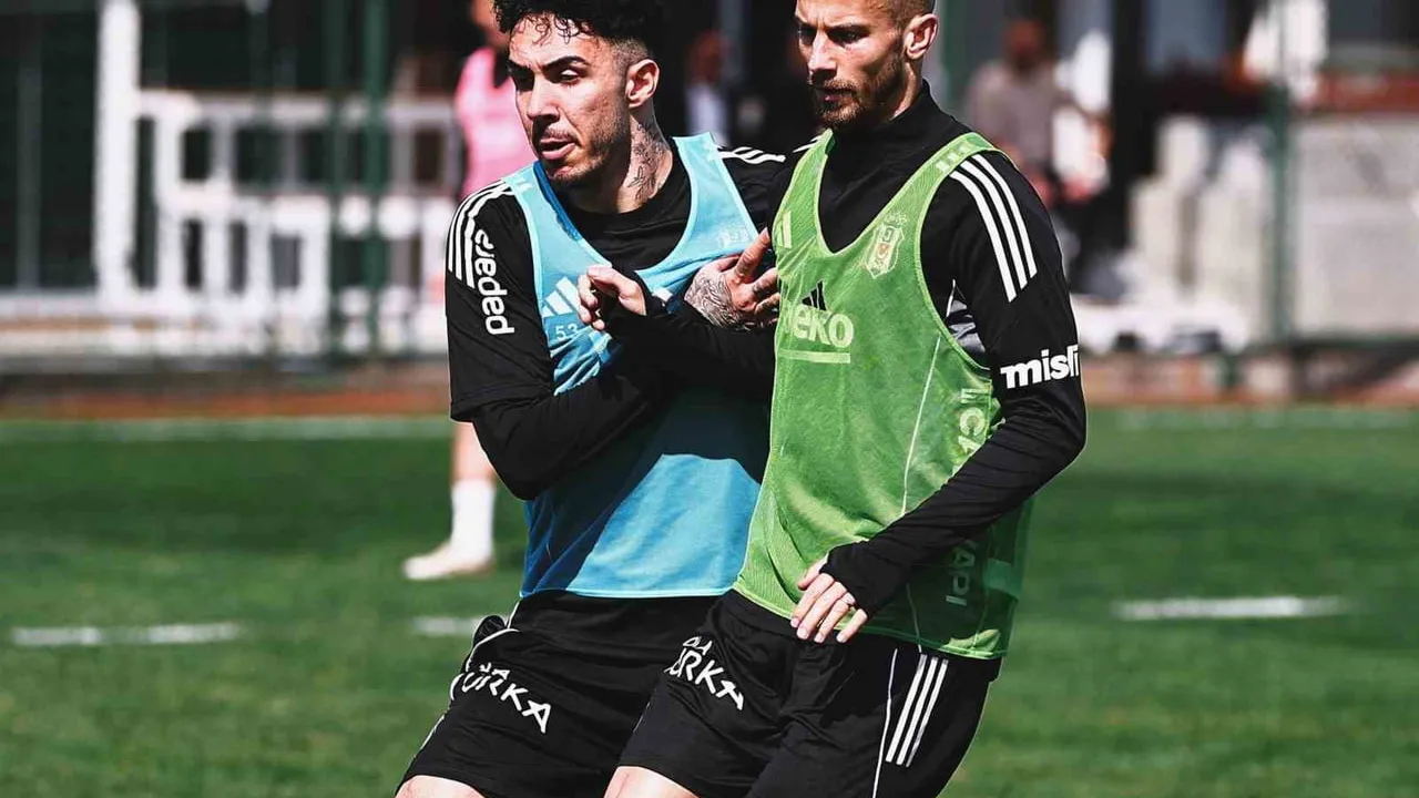 Beşiktaş, Fenerbahçe derbisi öncesi Nevzat Demir Tesisleri'nde kondisyon ve taktik çalıştı